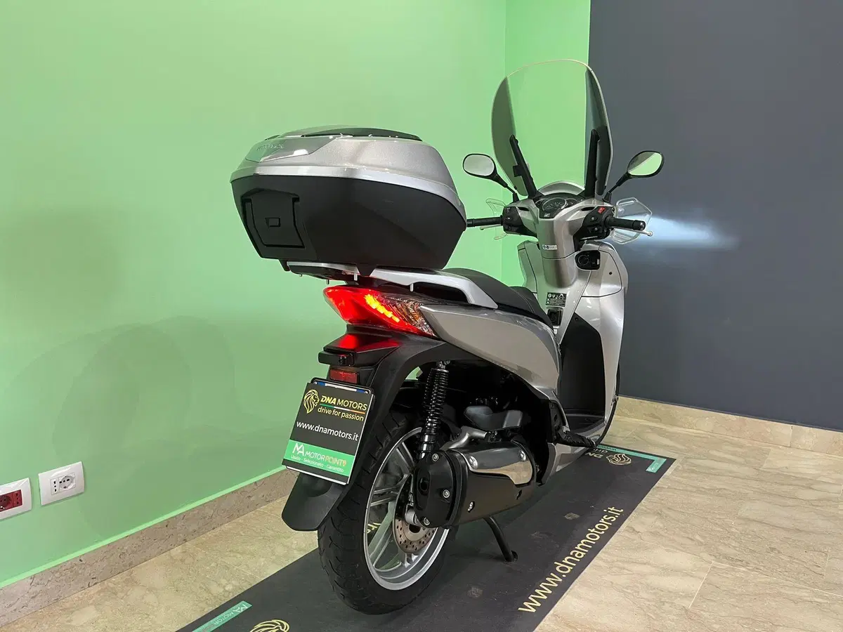 Honda SH 300 i ABS (2016 - 20) (13)