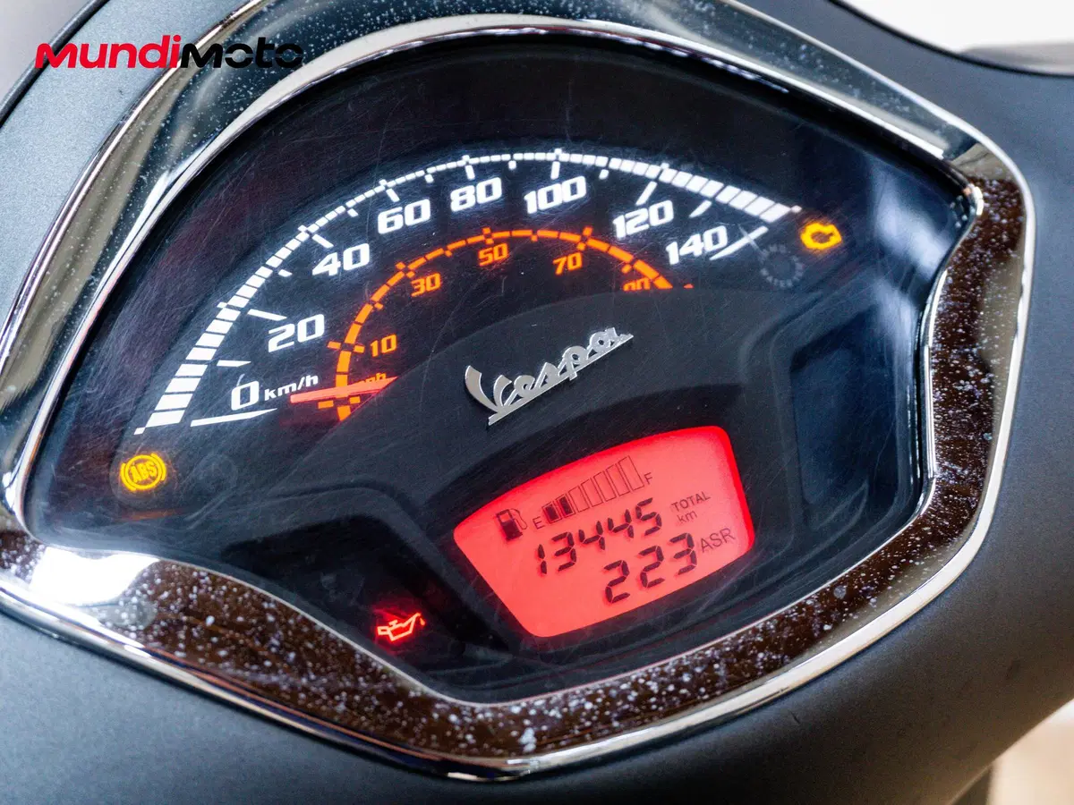 Vespa GTS 300 ABS (2014 - 16) (12)