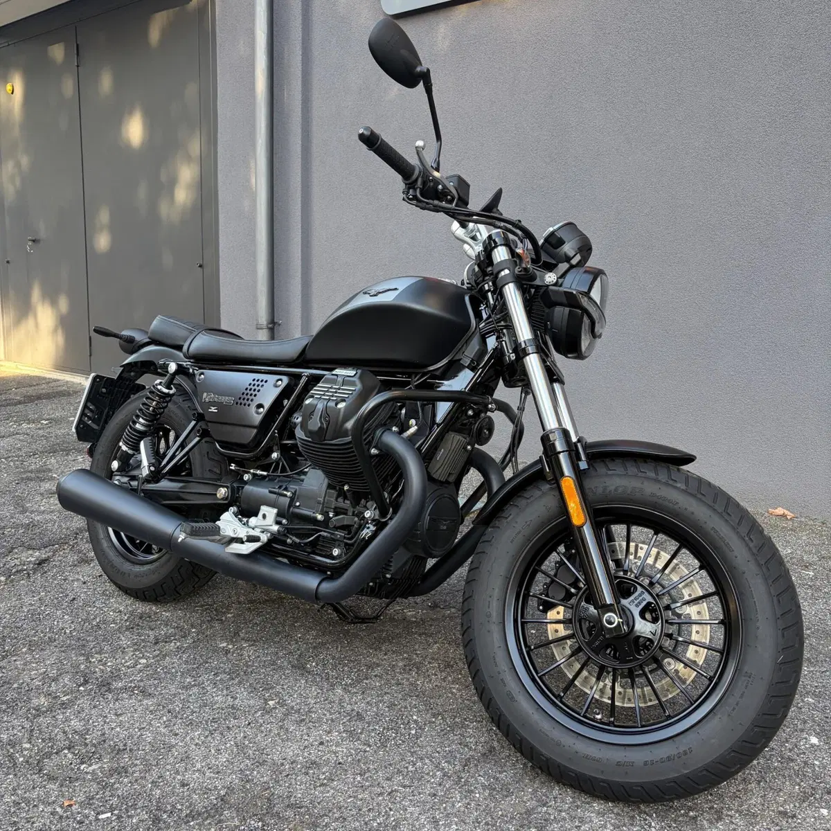 Moto Guzzi V9 Bobber (2021 - 25) (2)