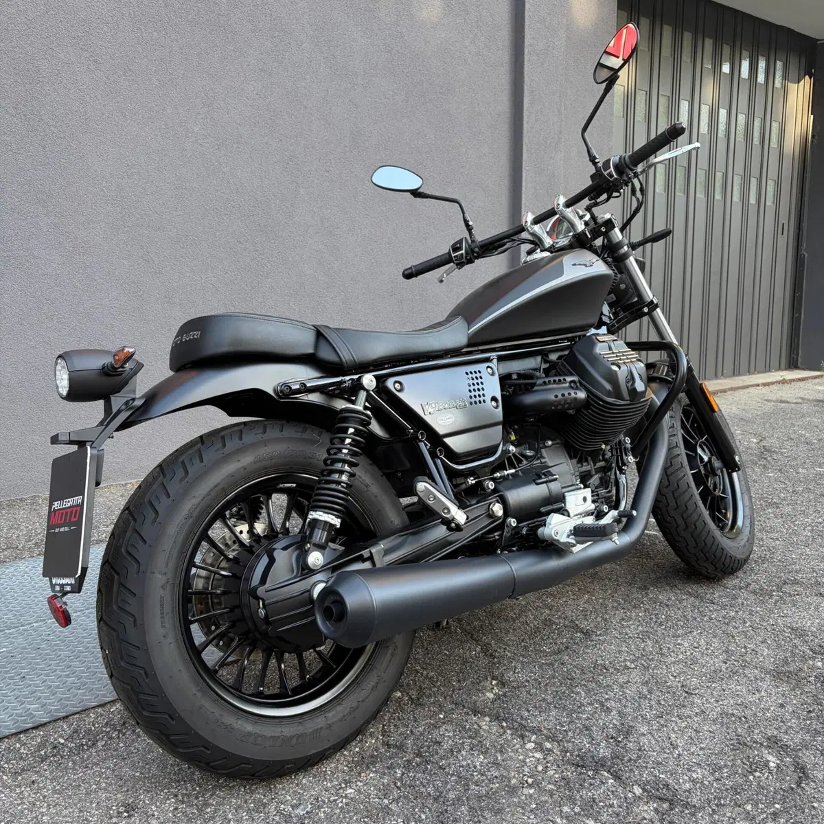 Moto Guzzi V9 Bobber (2021 - 25) (3)