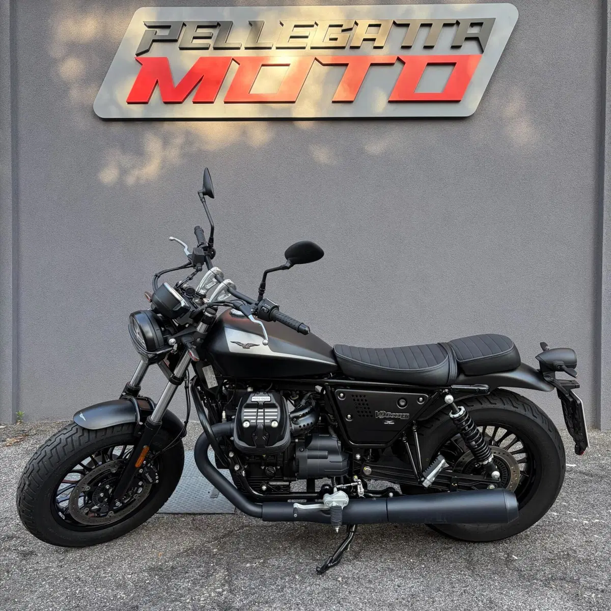 Moto Guzzi V9 Bobber (2021 - 25) (4)