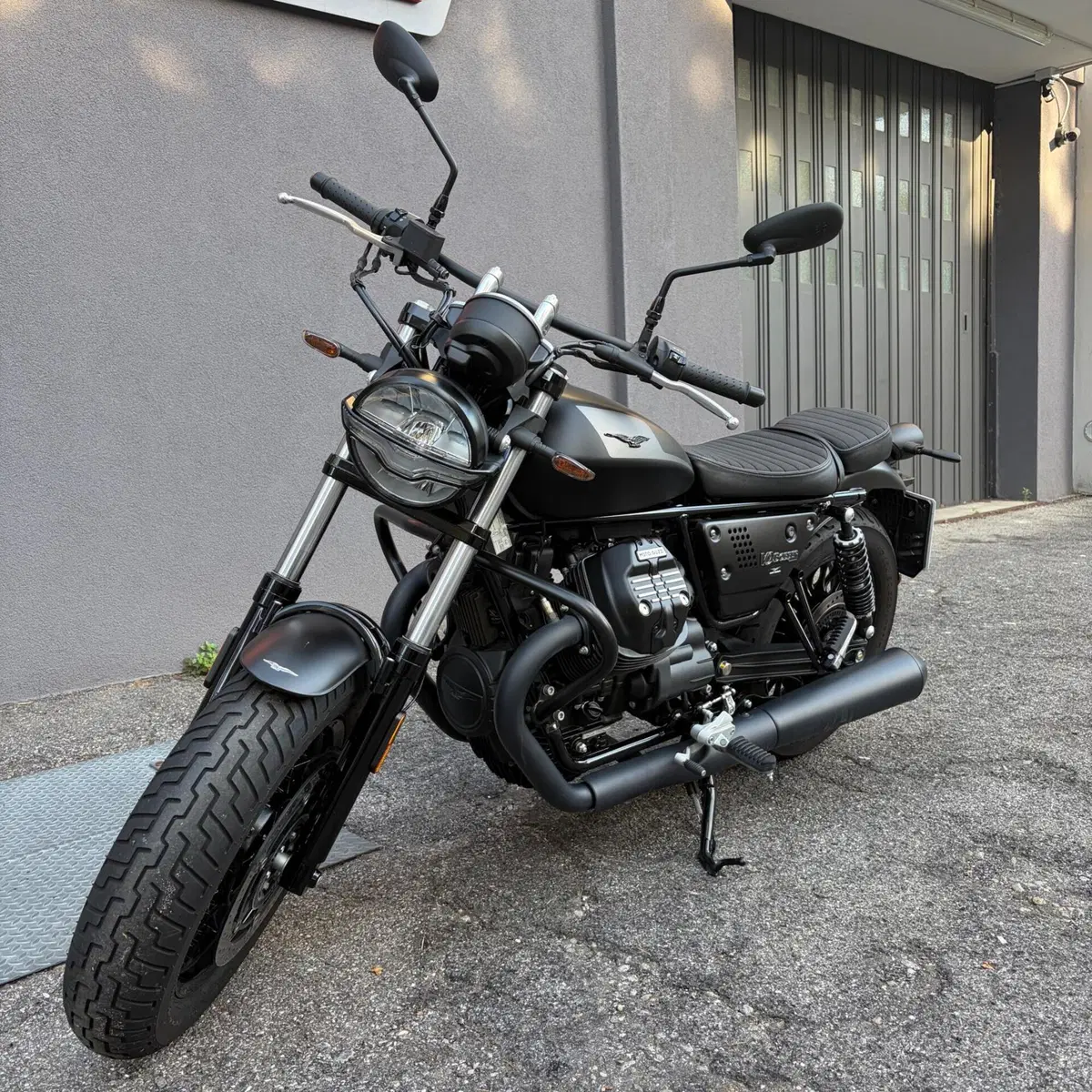 Moto Guzzi V9 Bobber (2021 - 25) (5)