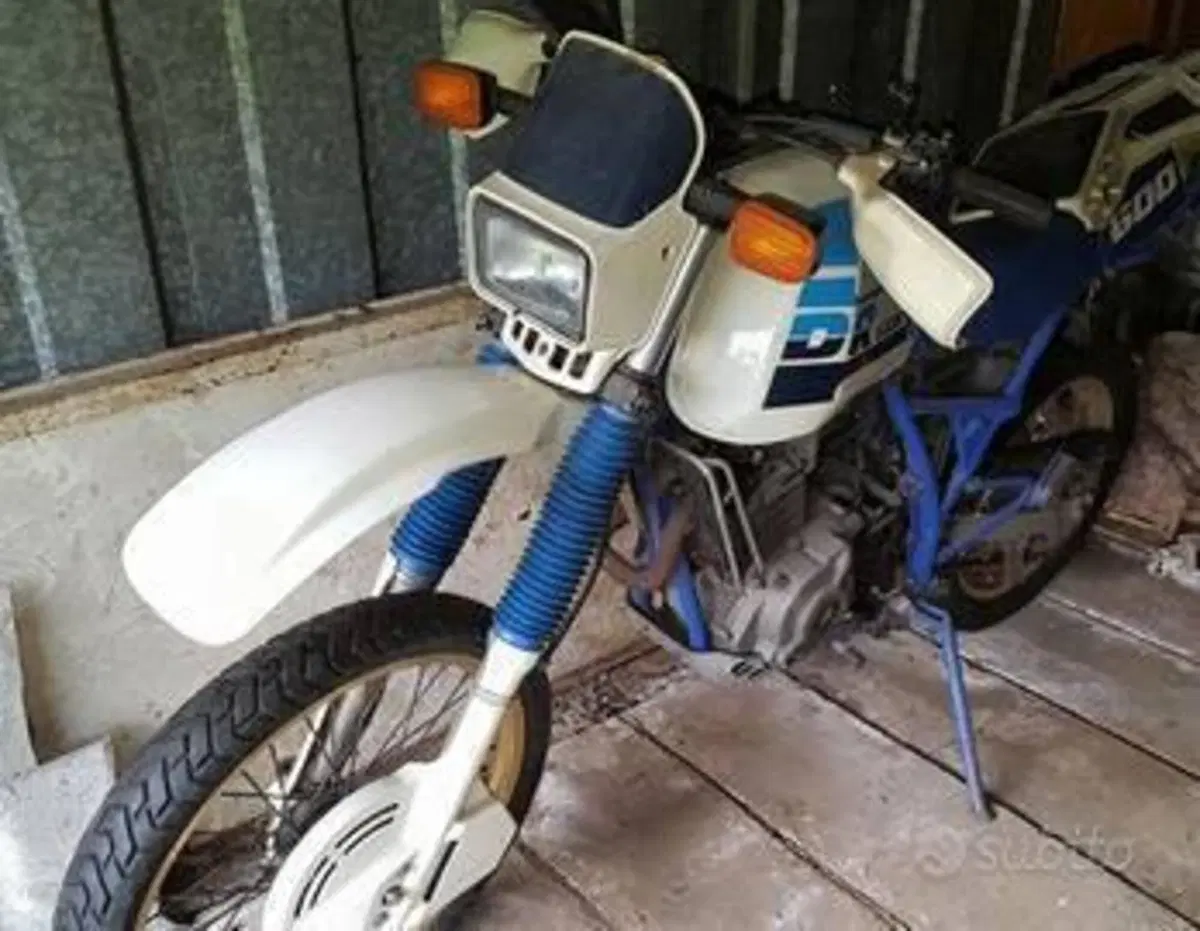 Suzuki DR600 (2)