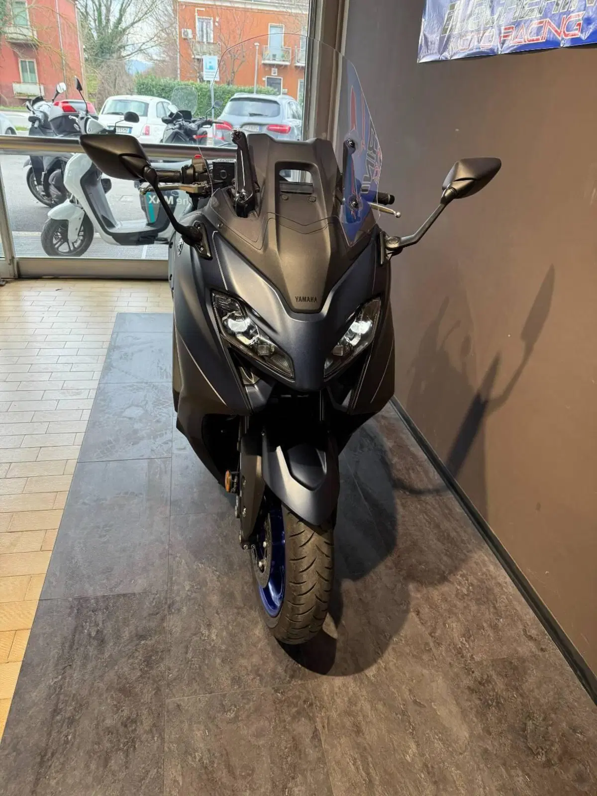 Yamaha T-Max 560 (2022 - 24) (6)