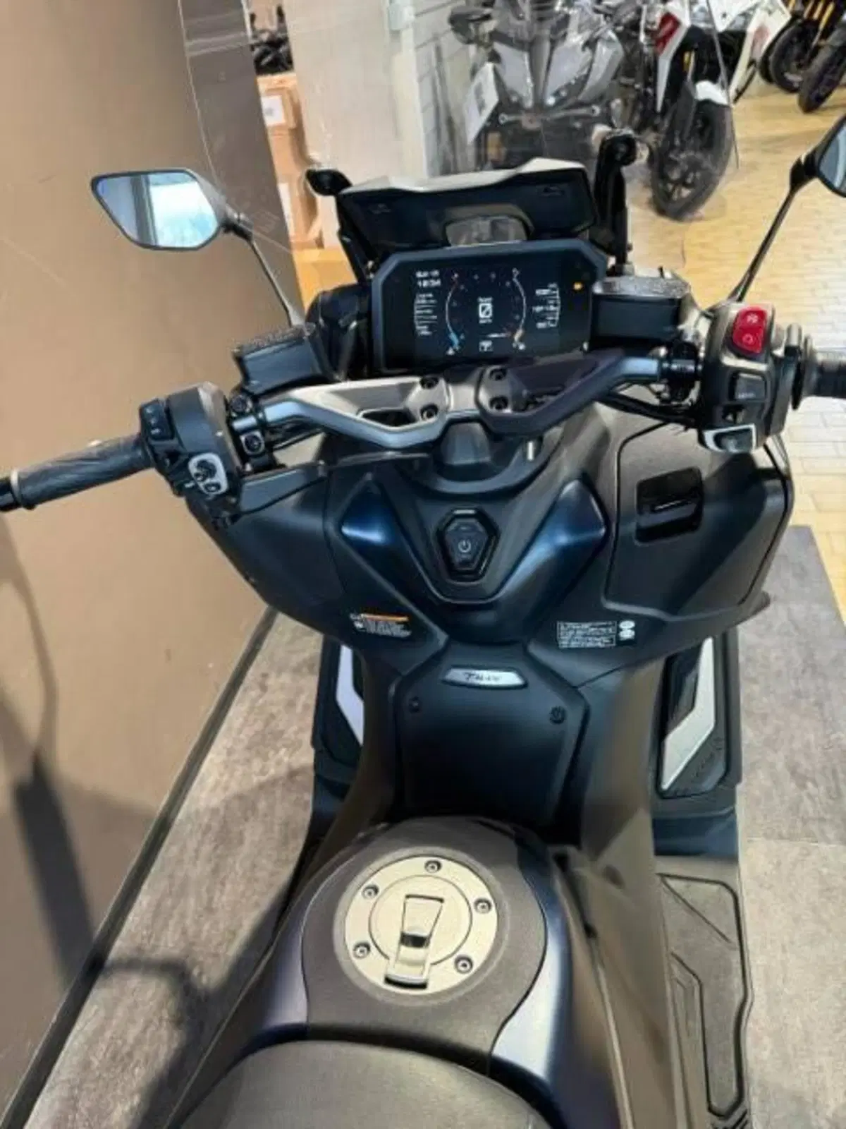 Yamaha T-Max 560 (2022 - 24) (9)