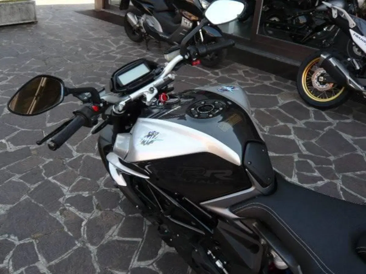 MV Agusta Brutale 800 RR (2021 - 25) (3)