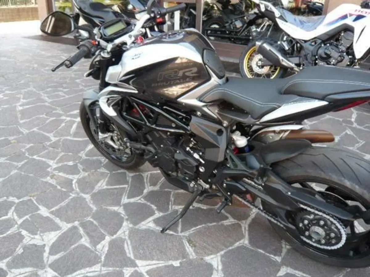 MV Agusta Brutale 800 RR (2021 - 25) (4)