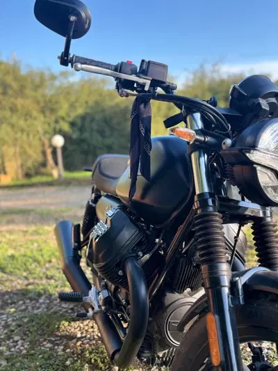 Moto Guzzi V7 Stone (2021 - 24) usata