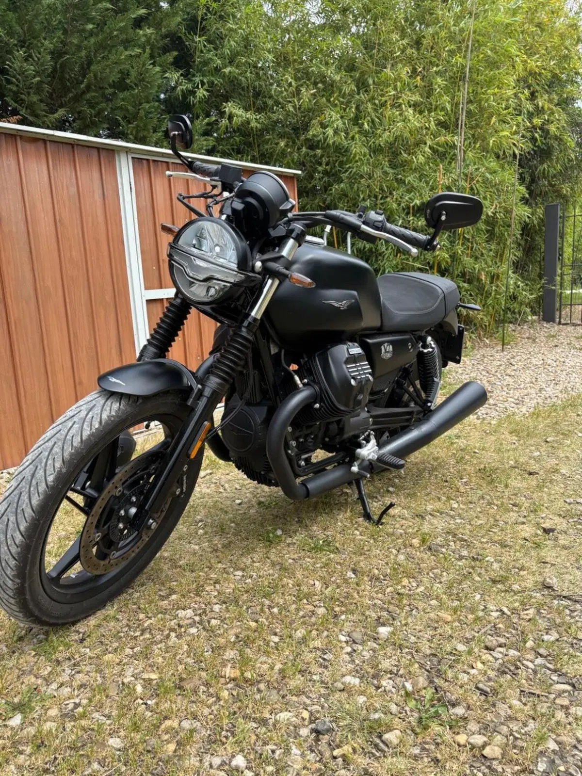 Moto Guzzi V7 Stone (2021 - 24) (6)