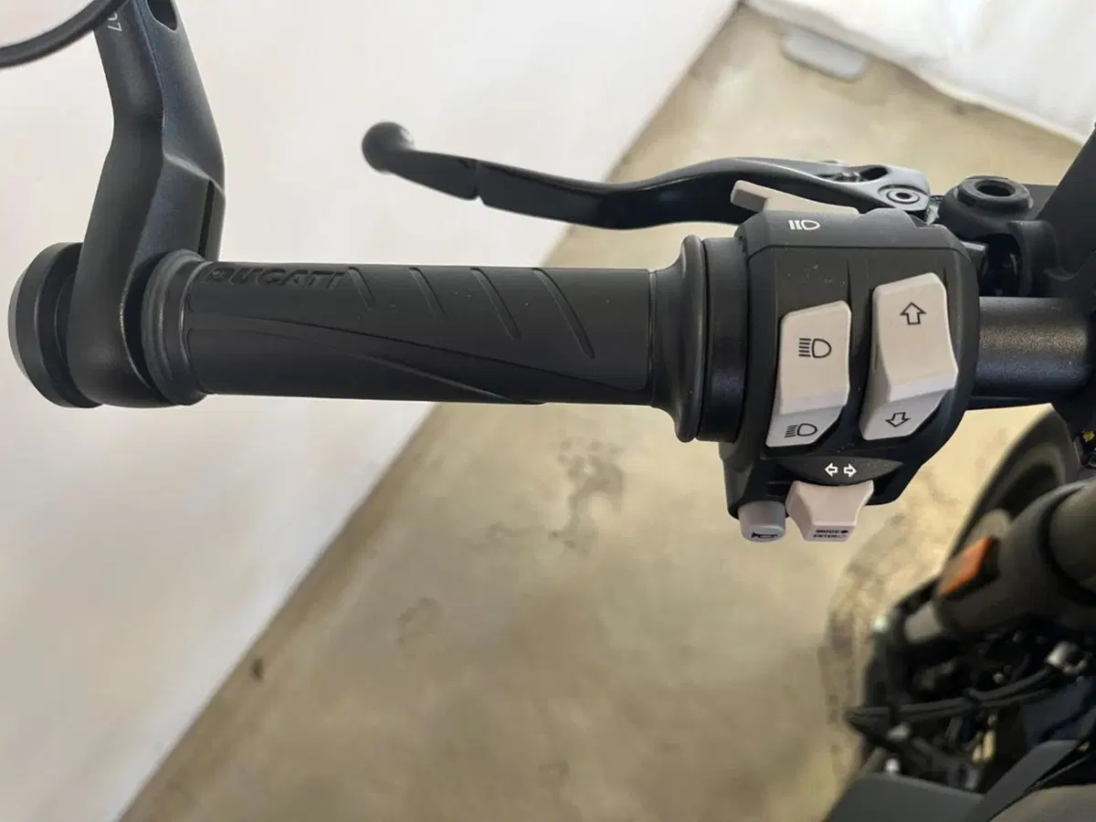 Ducati Scrambler 800 Nightshift (2023 - 24) (12)