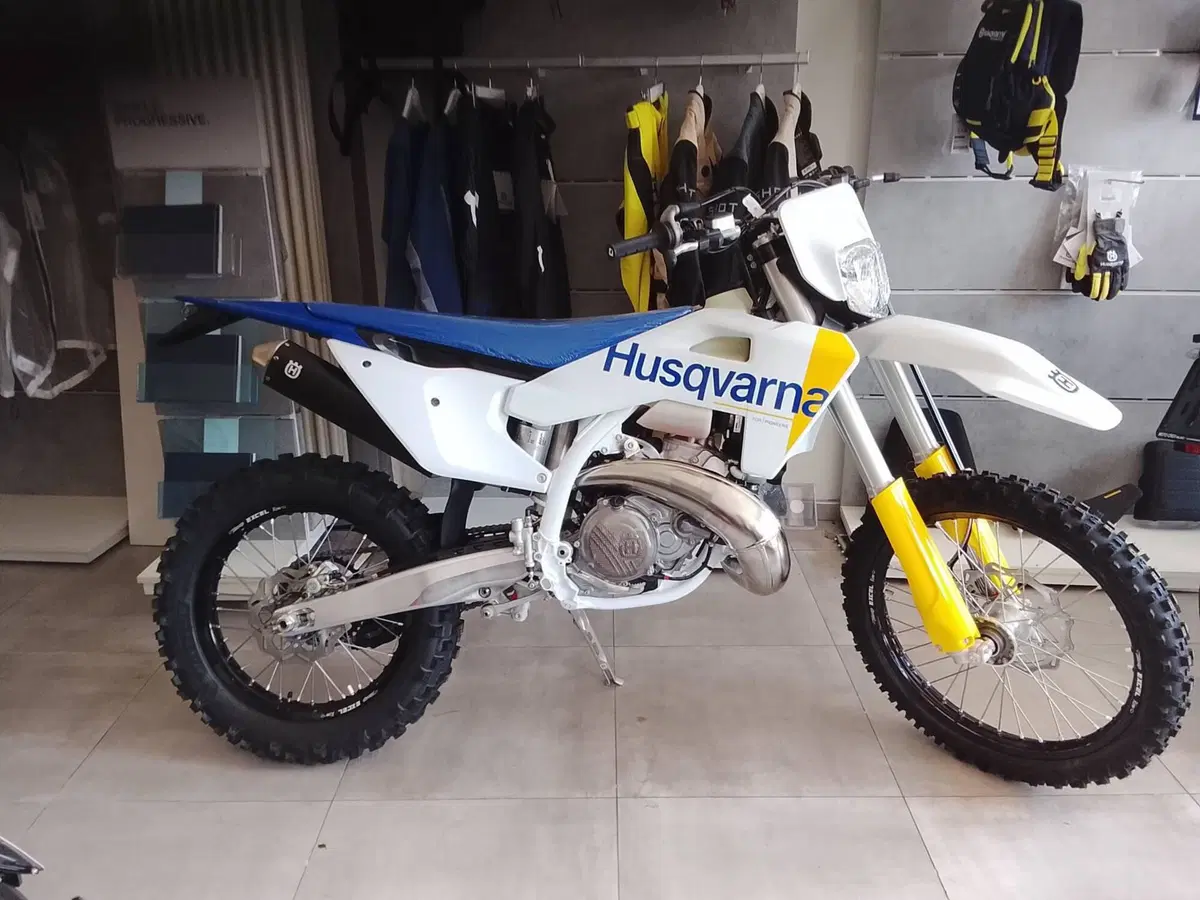 Husqvarna TE 300 (2027) (2)
