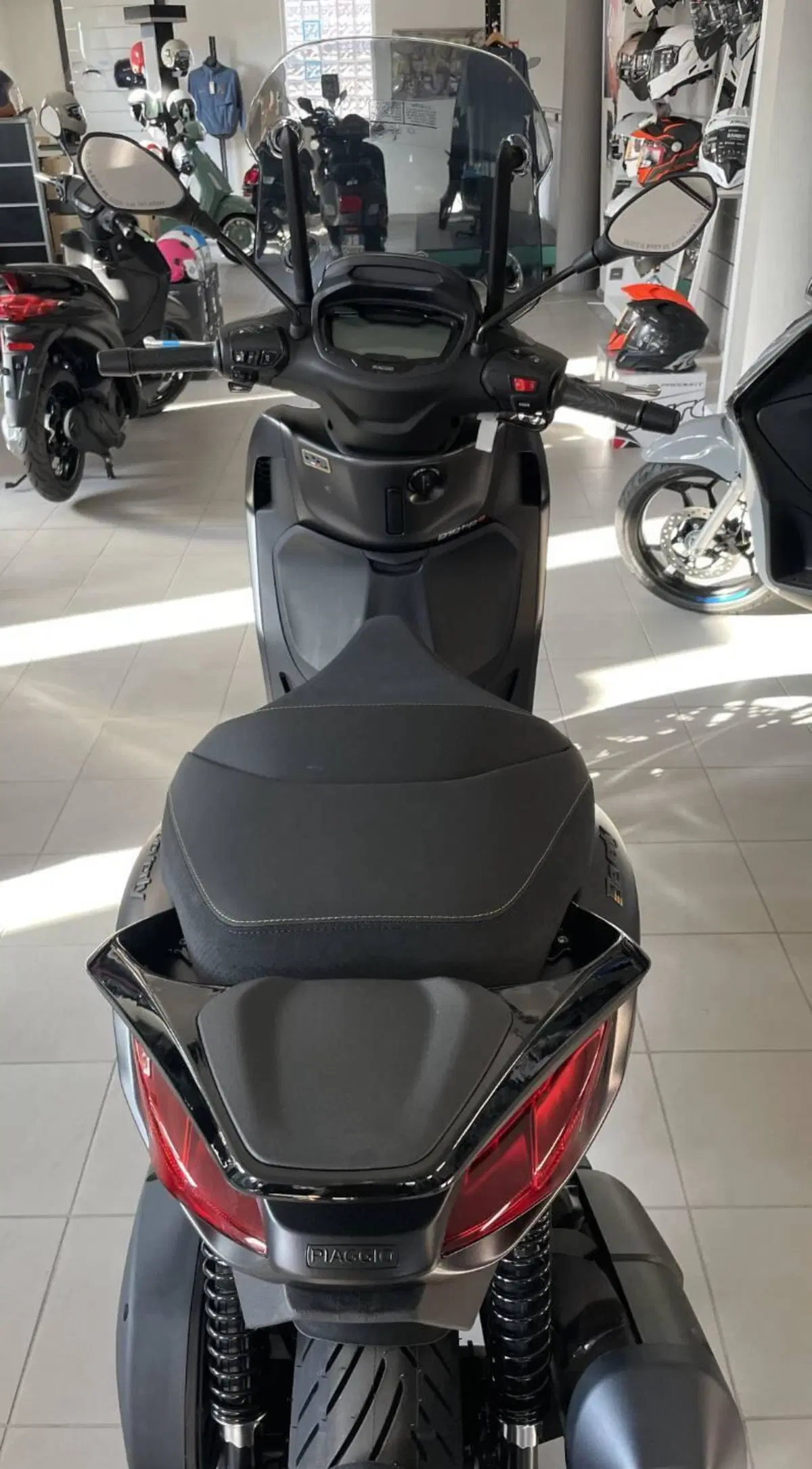 Piaggio Beverly 310 25th Anniversary (2026) (3)