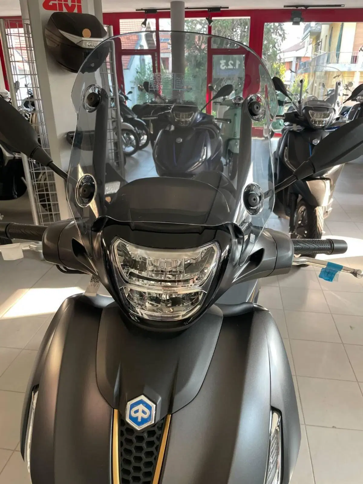 Piaggio Beverly 310 25th Anniversary (2026) (2)