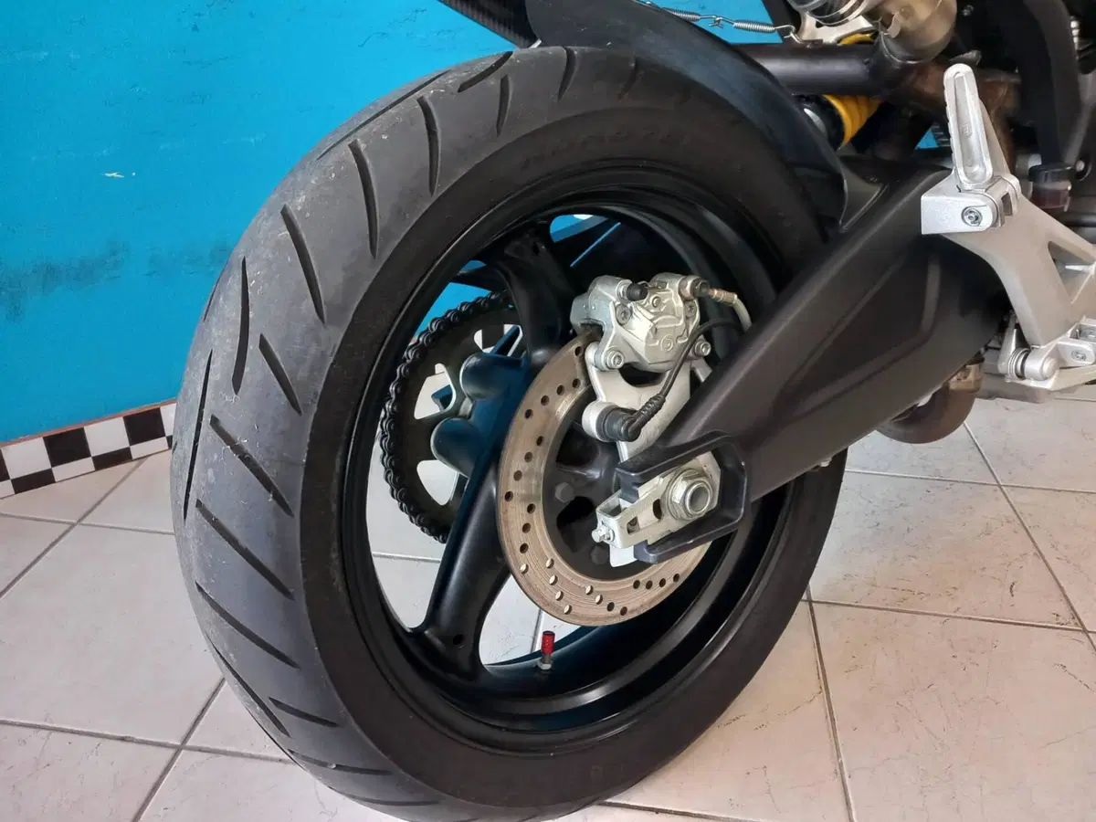 Ducati Monster 696 (2008 - 13) (12)
