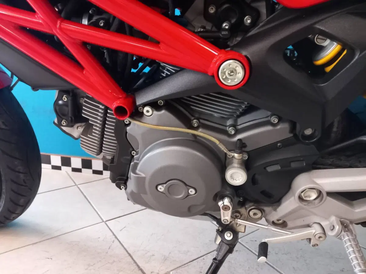 Ducati Monster 696 (2008 - 13) (10)