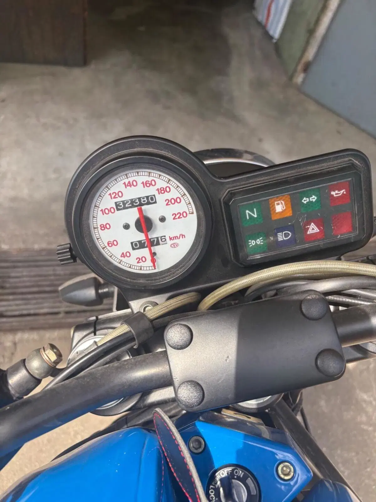 Ducati Monster 600 Dark (1998 - 01) (4)