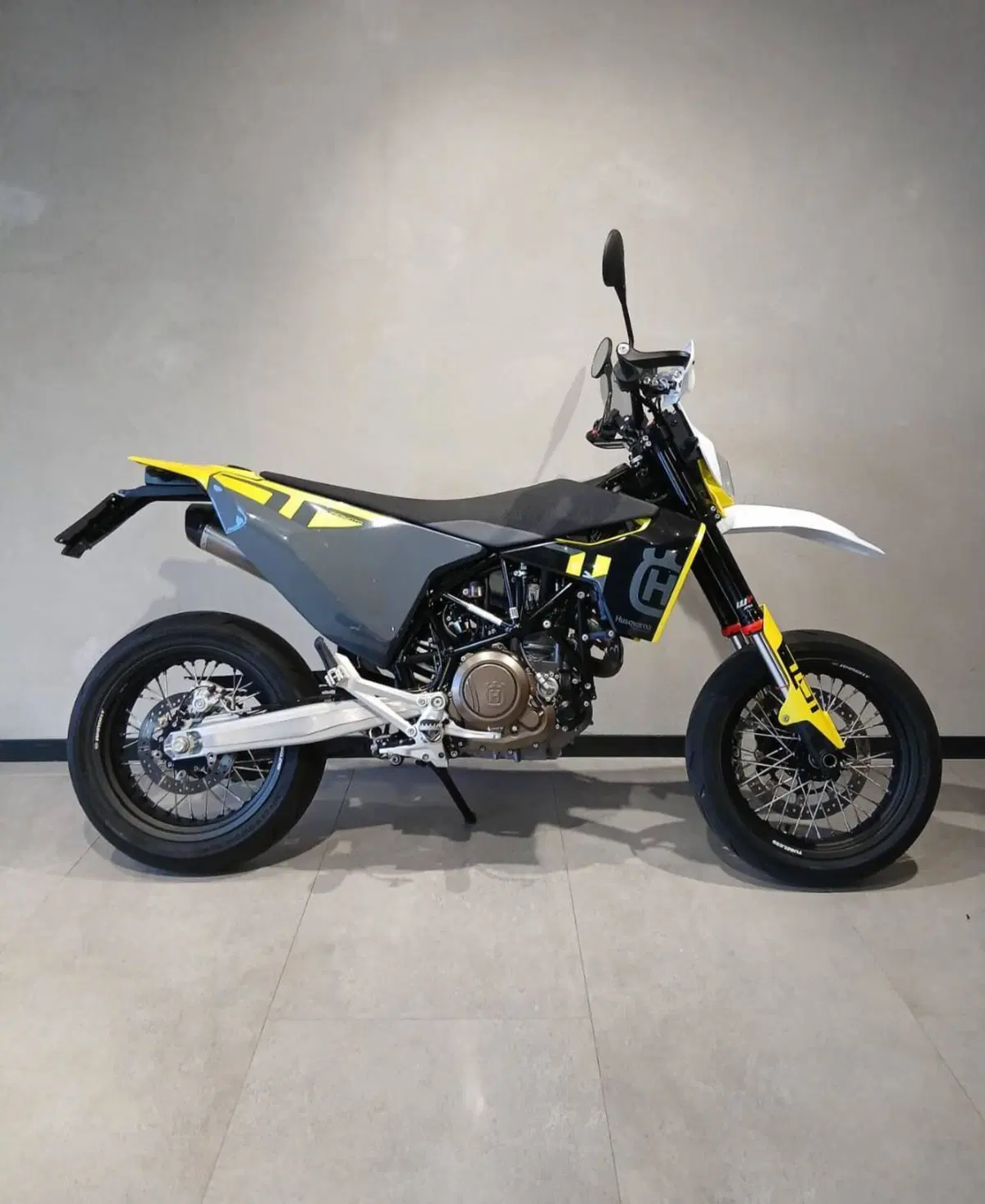 Husqvarna 701 Supermoto (2023 - 25)