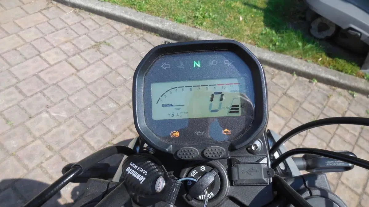 Voge Trofeo 300AC (2021 - 26) (4)