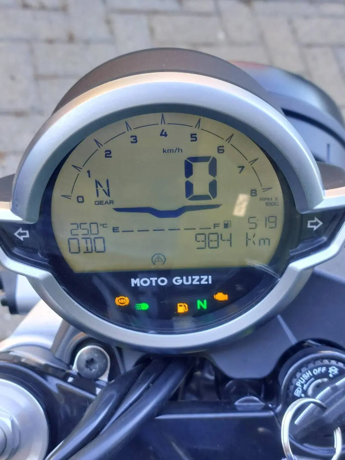 Moto Guzzi V7 Sport (2025 - 26) (7)