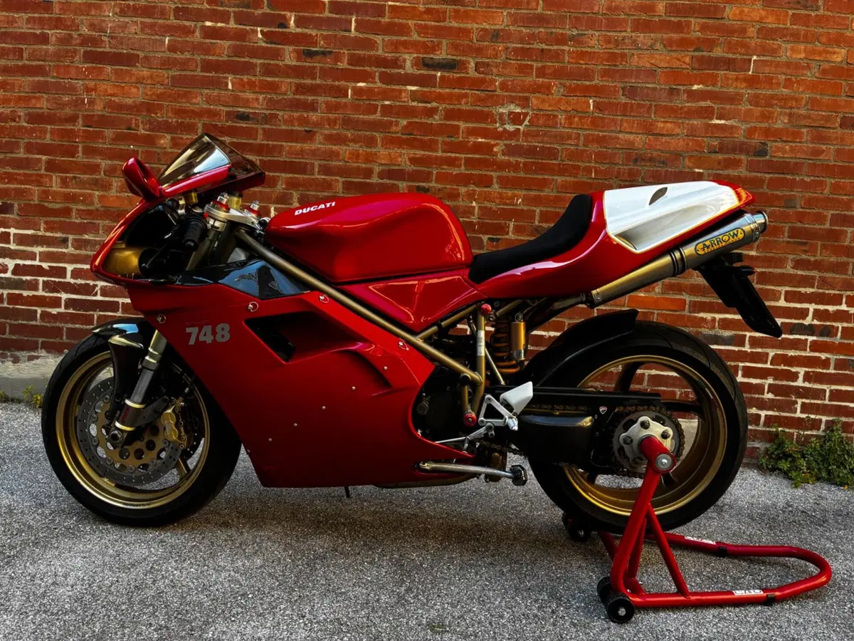 Ducati 748 S (1999 - 01) (2)