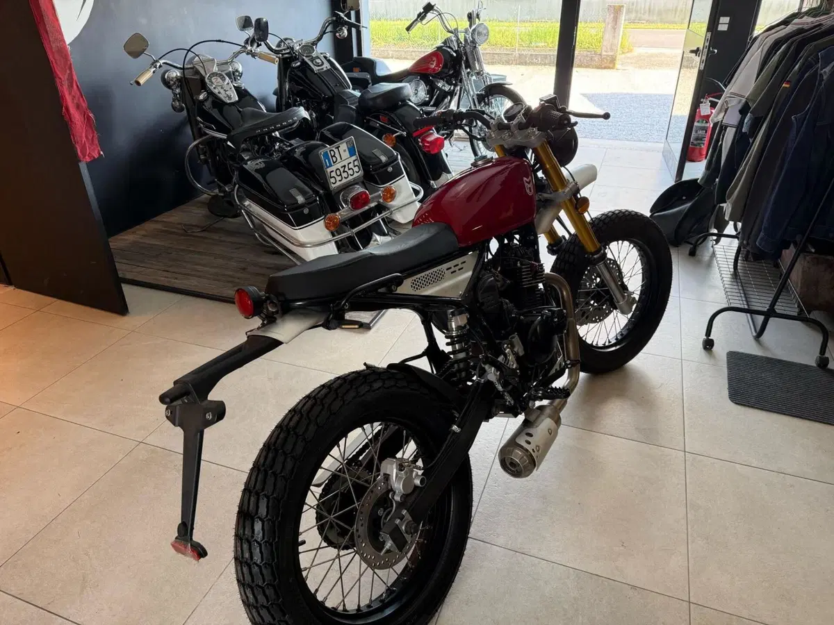 Mutt Motorcycles Razorback 125 (2021 - 25) (7)