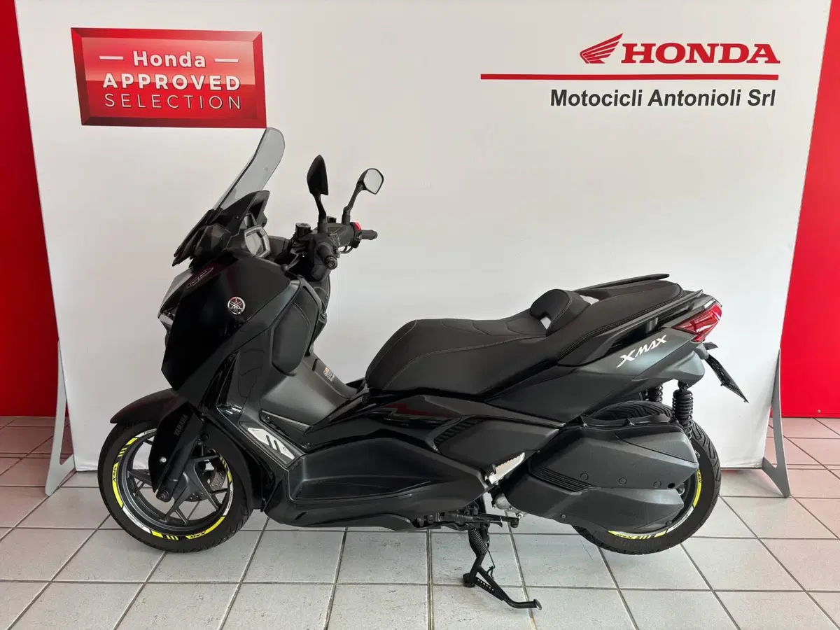 Yamaha X-Max 300 Tech Max (2021 - 24) (2)