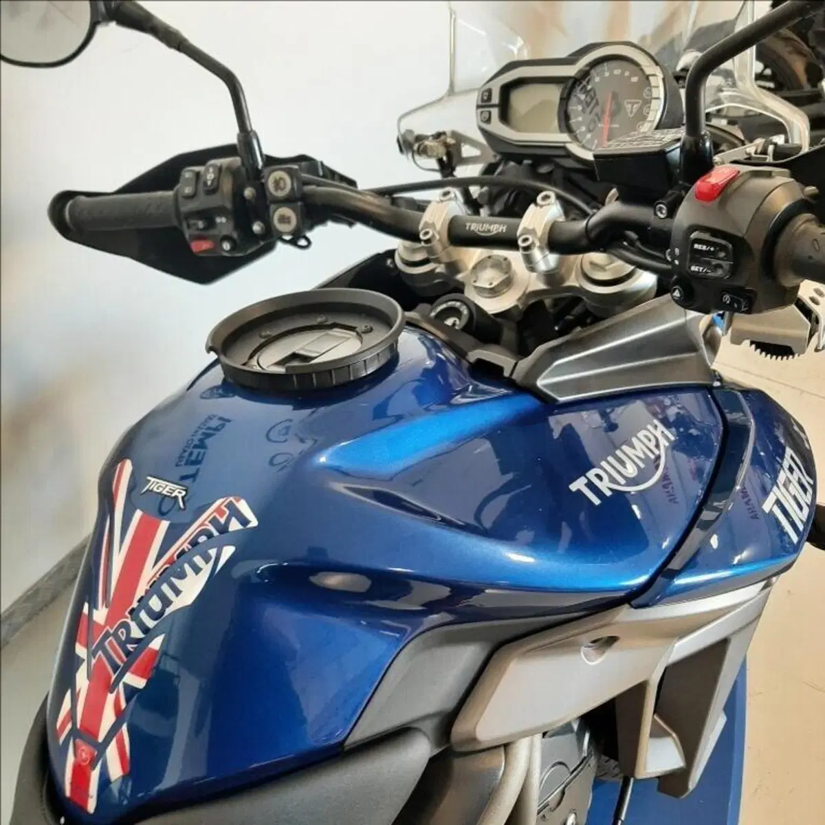 Triumph Tiger 800 XRx (2015 - 17) (13)