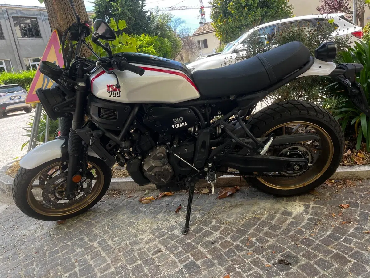 Yamaha XSR 700 XTribute (2022 - 24) (4)