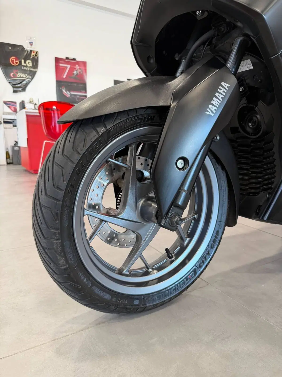 Yamaha X-Max 300 Tech Max (2021 - 24) (10)
