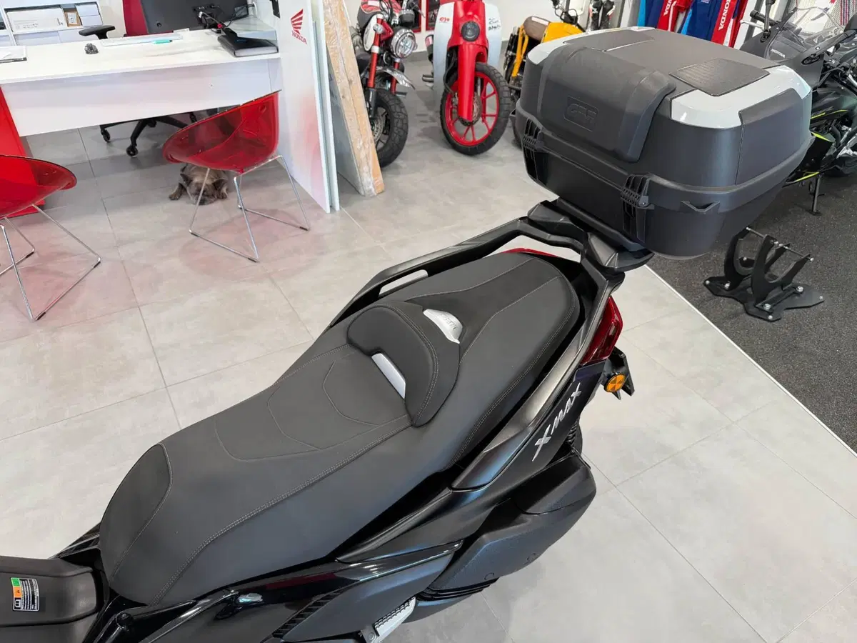 Yamaha X-Max 300 Tech Max (2021 - 24) (9)