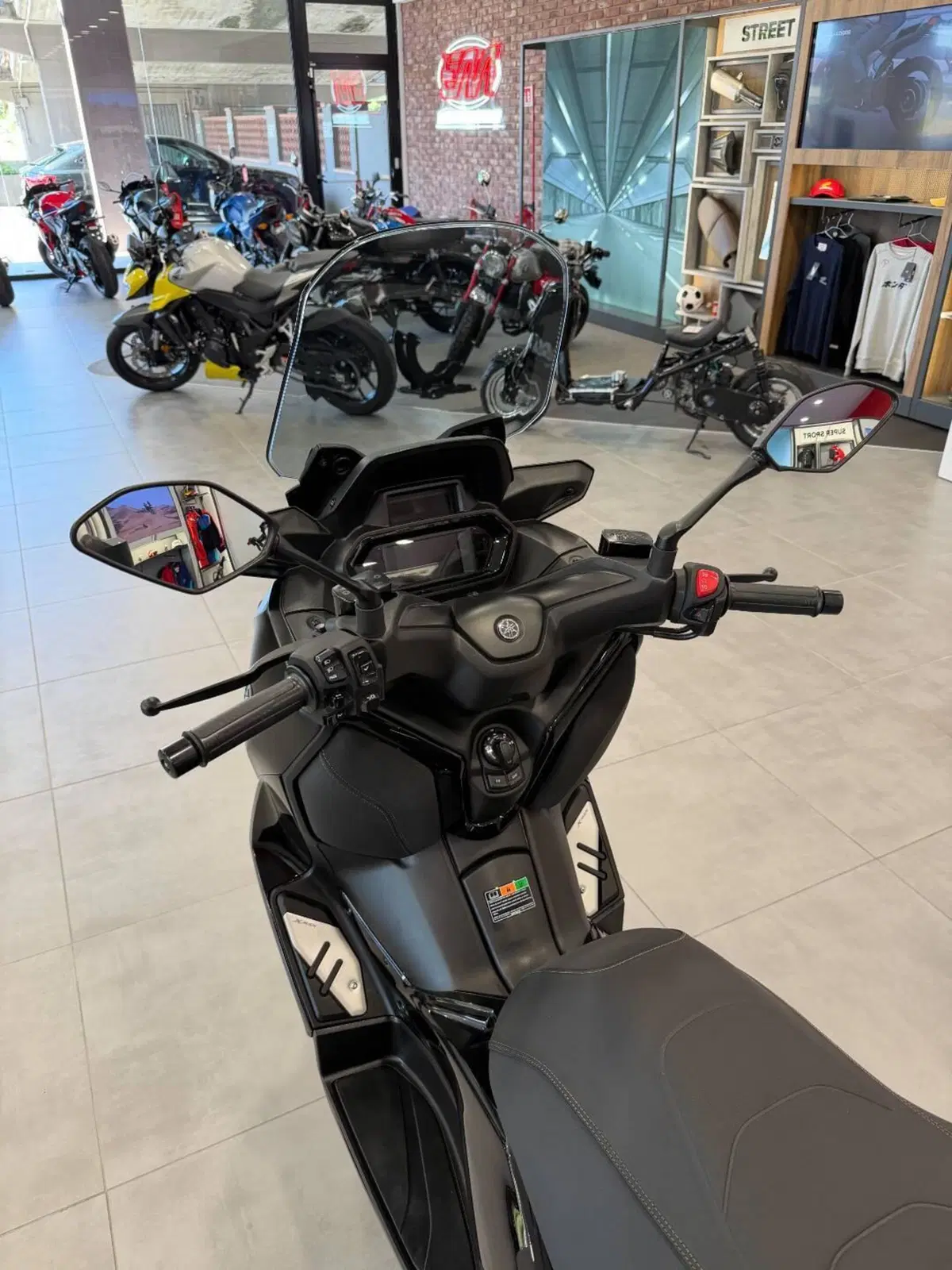 Yamaha X-Max 300 Tech Max (2021 - 24) (8)