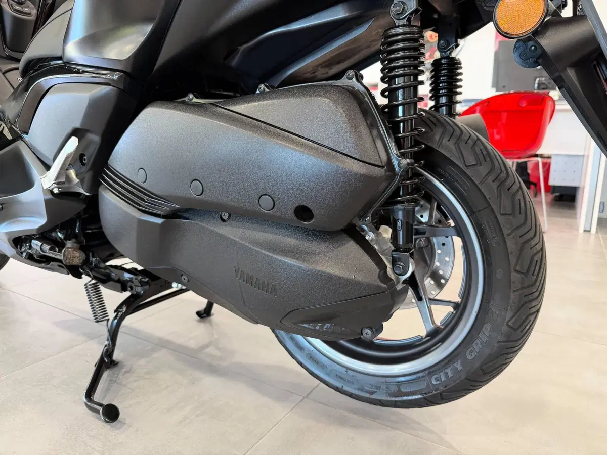 Yamaha X-Max 300 Tech Max (2021 - 24) (11)