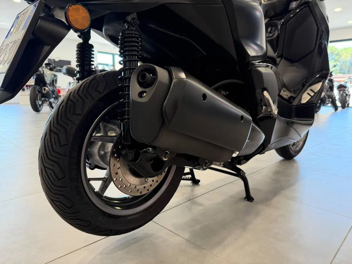 Yamaha X-Max 300 Tech Max (2021 - 24) (12)