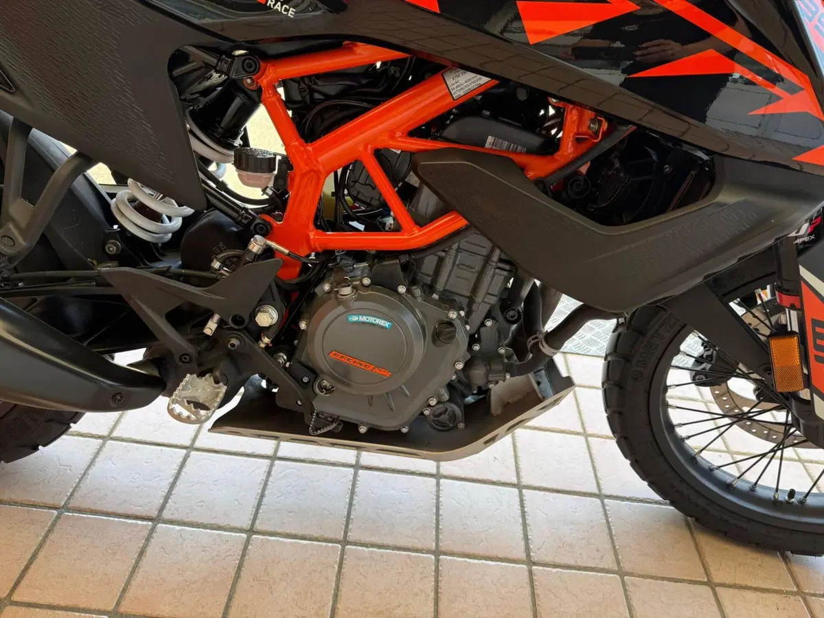 KTM 390 Adventure SW "Spooked Wheels" (2023 - 24) (11)