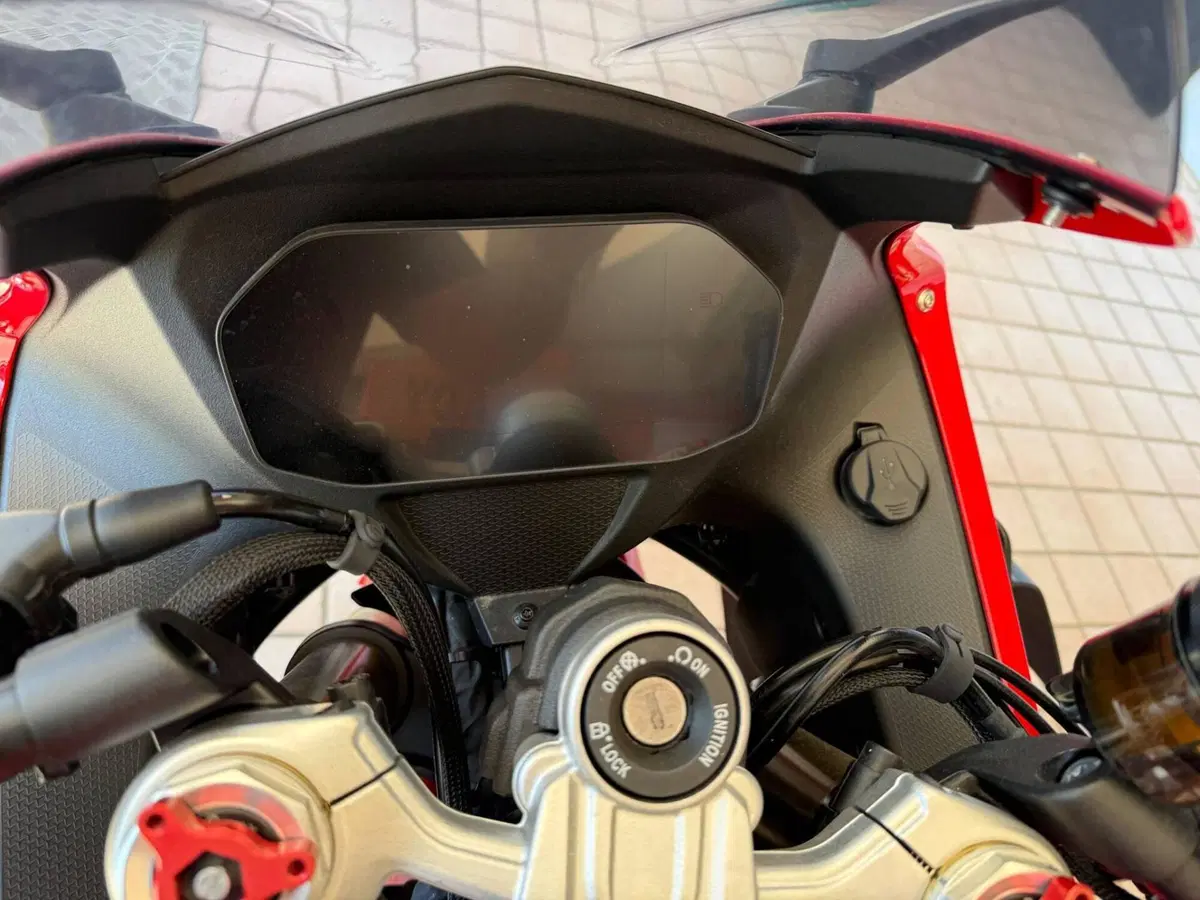 QJ Motor SRK 800 RR (2024) (10)