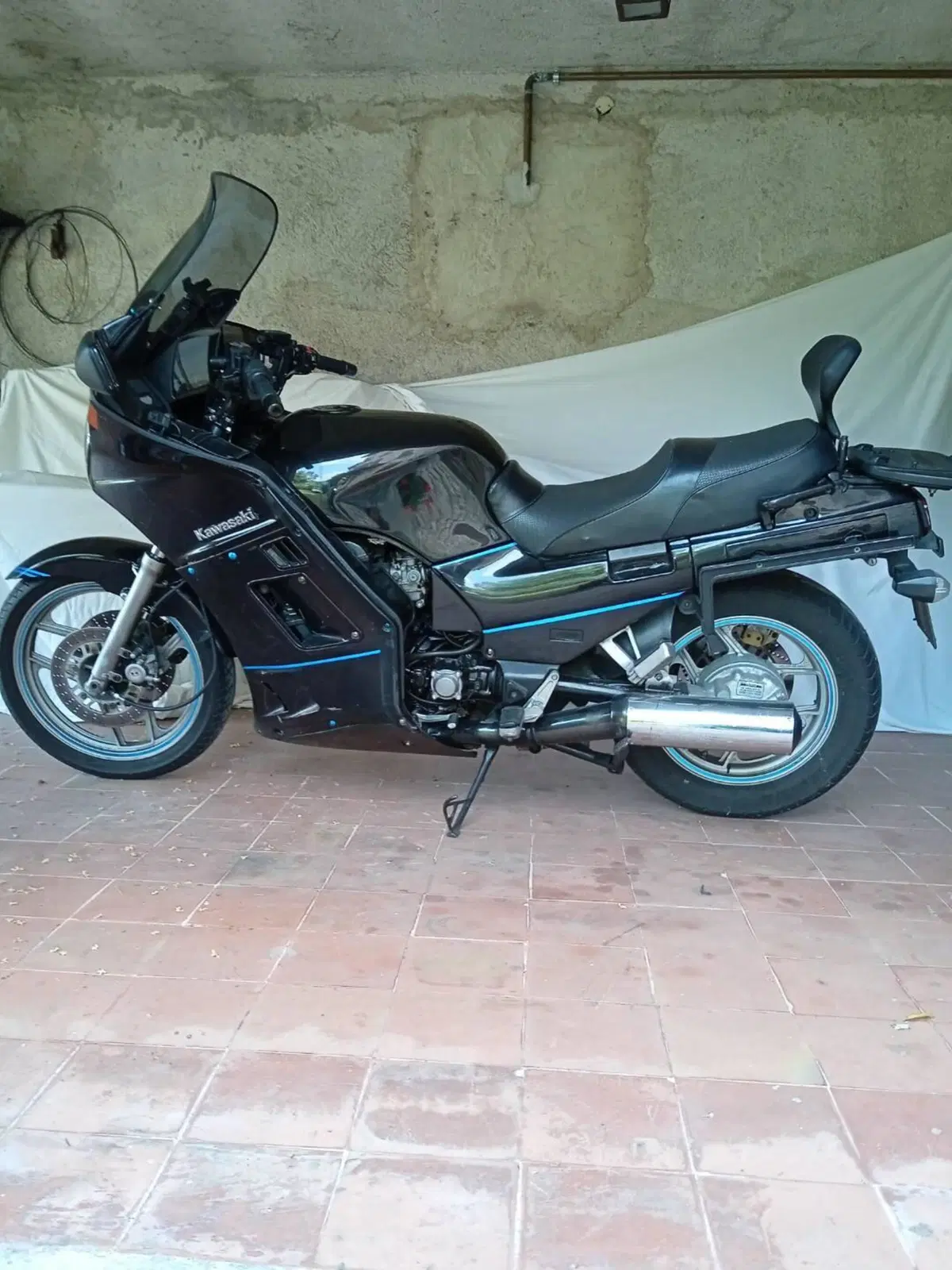 Kawasaki Gtr1000 (2)