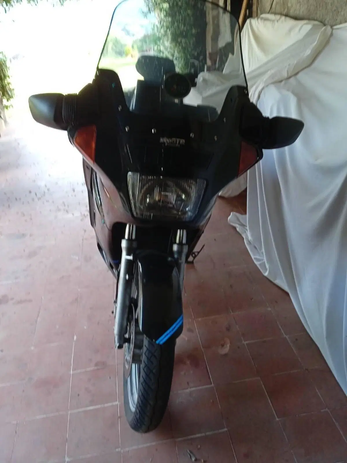 Kawasaki Gtr1000 (5)