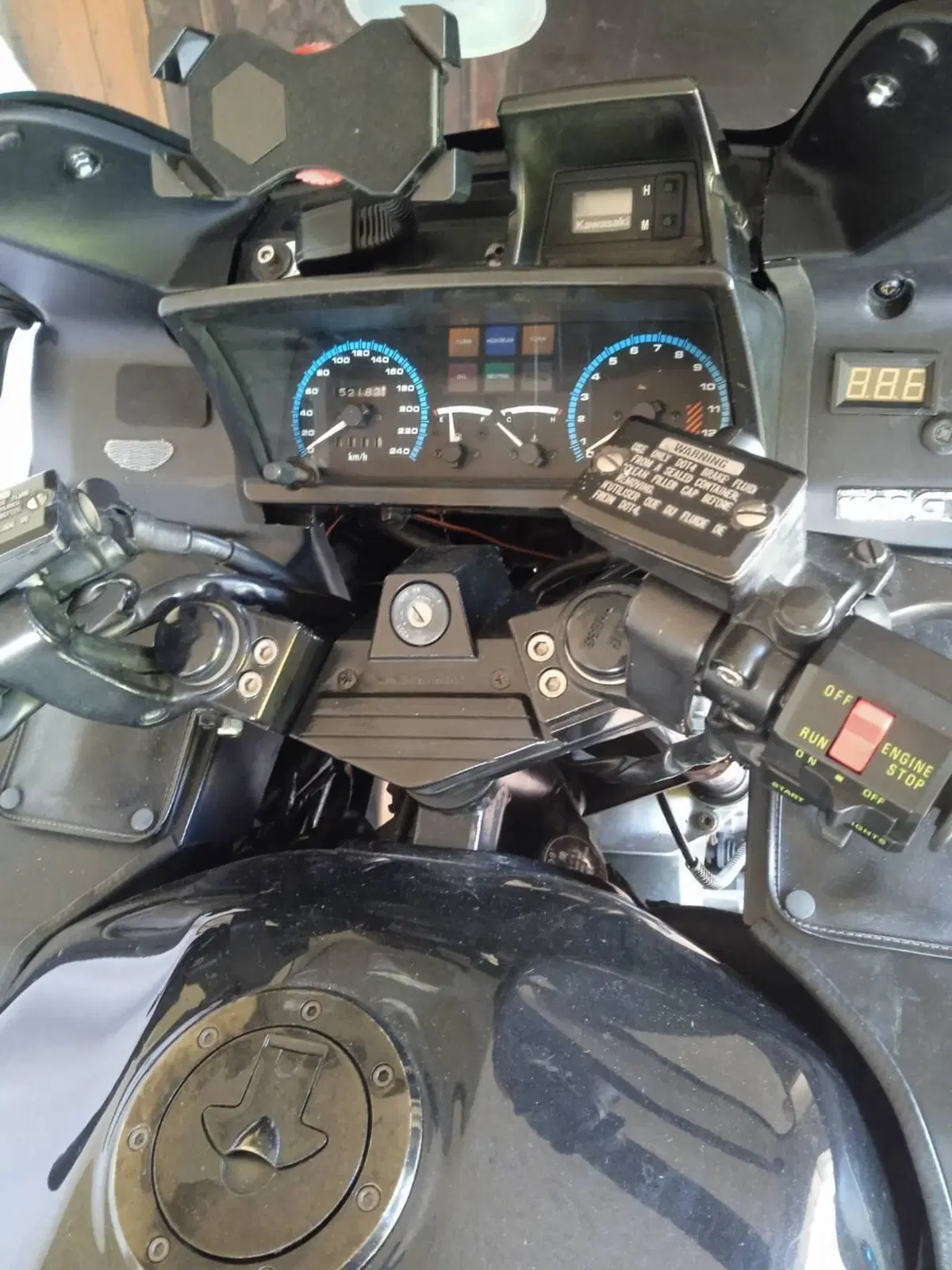 Kawasaki Gtr1000 (7)