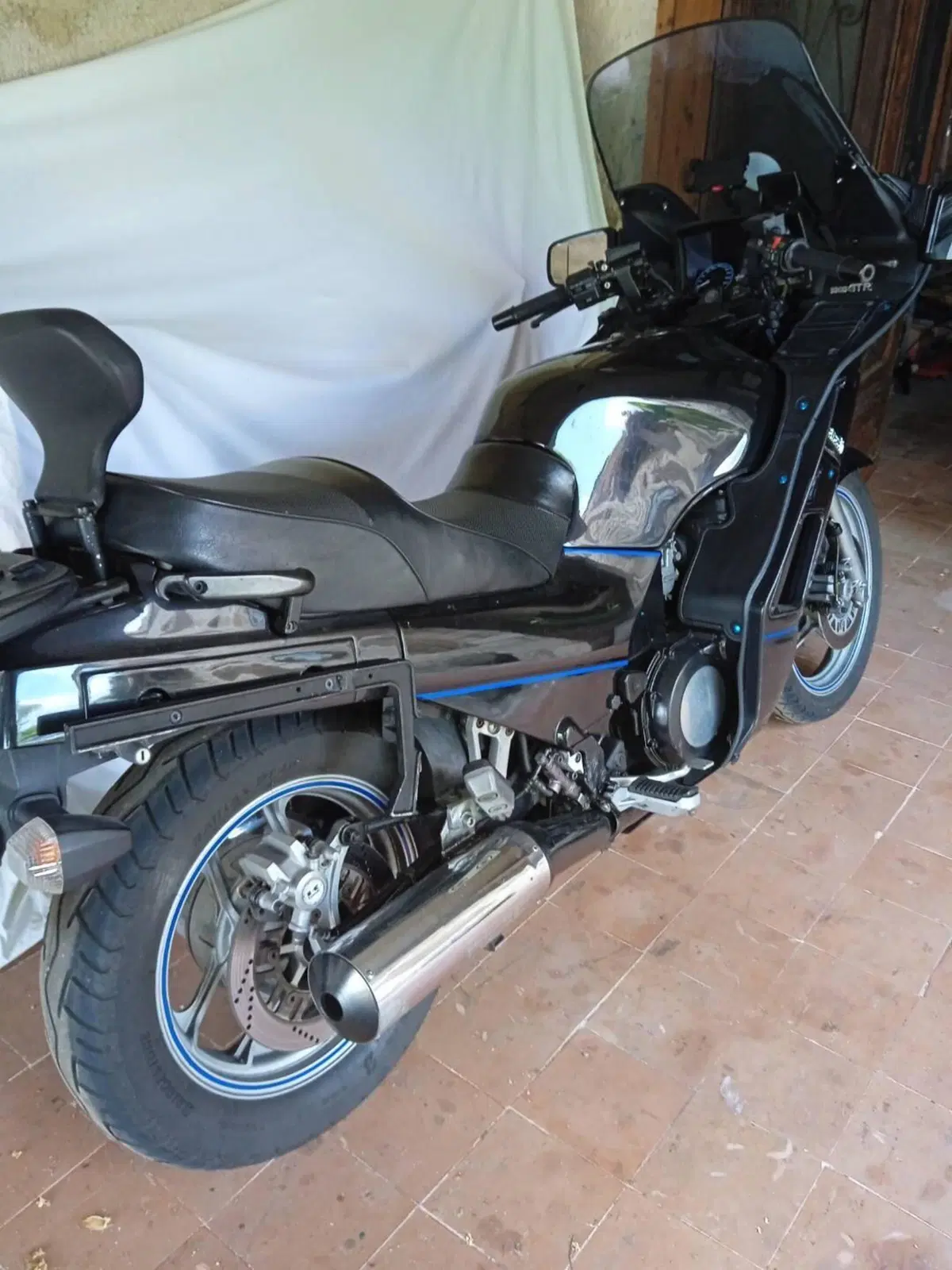 Kawasaki Gtr1000 (9)
