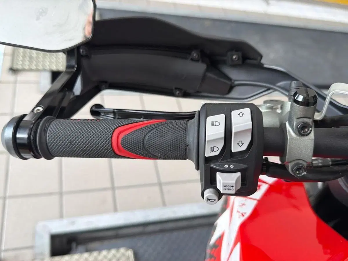 Ducati Hypermotard 950 RVE (2020) (5)