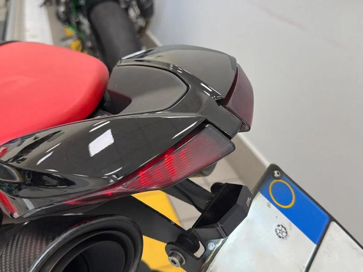 Ducati Hypermotard 950 RVE (2020) (13)