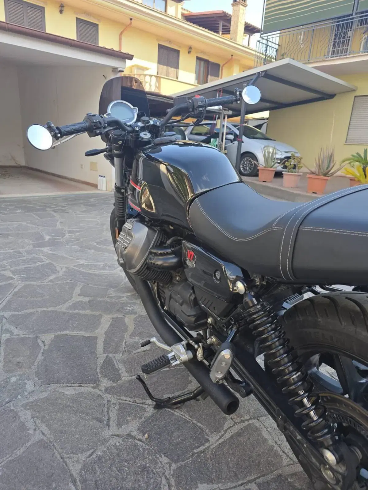 Moto Guzzi V7 Stone Special Edition (2022 - 25) (8)