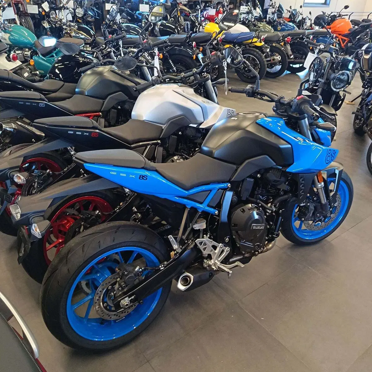 Suzuki GSX-8S (2025 - 26) (4)