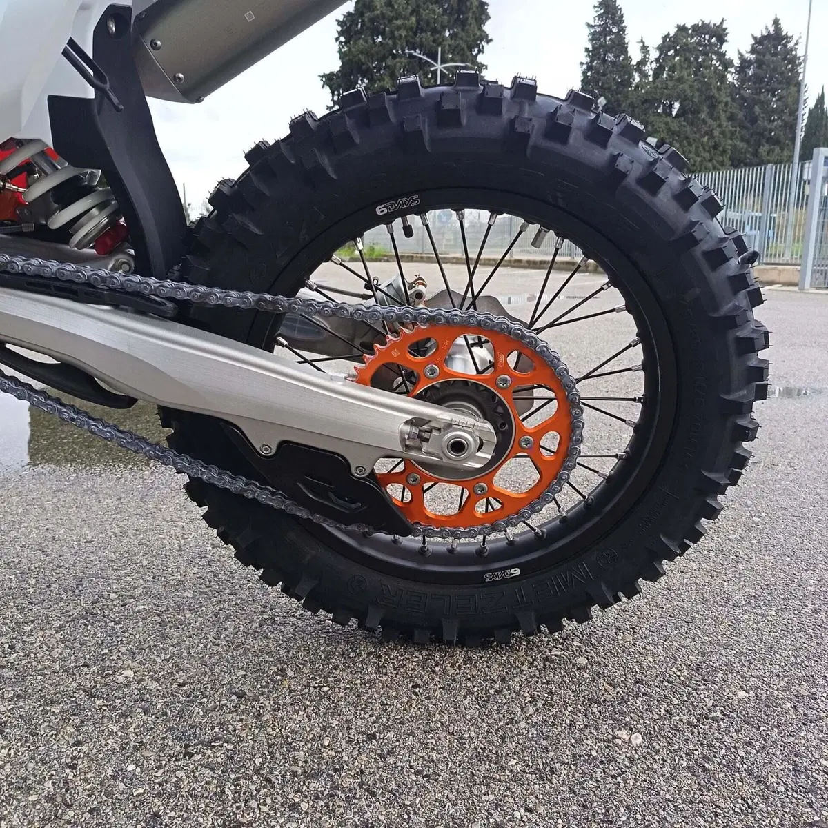 KTM 300 EXC 6Days (2026) (9)