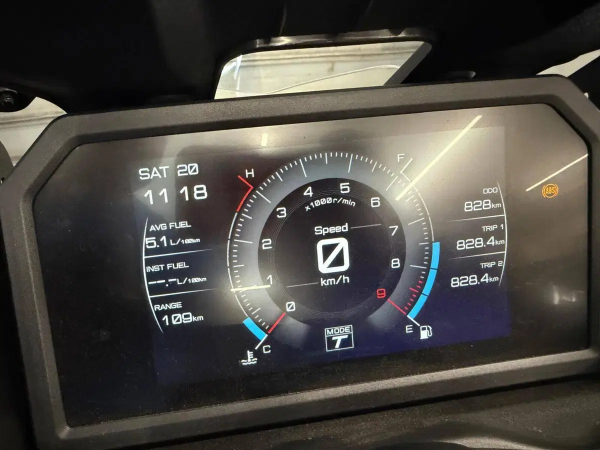 Yamaha T-Max 560 (2025 - 26) (5)
