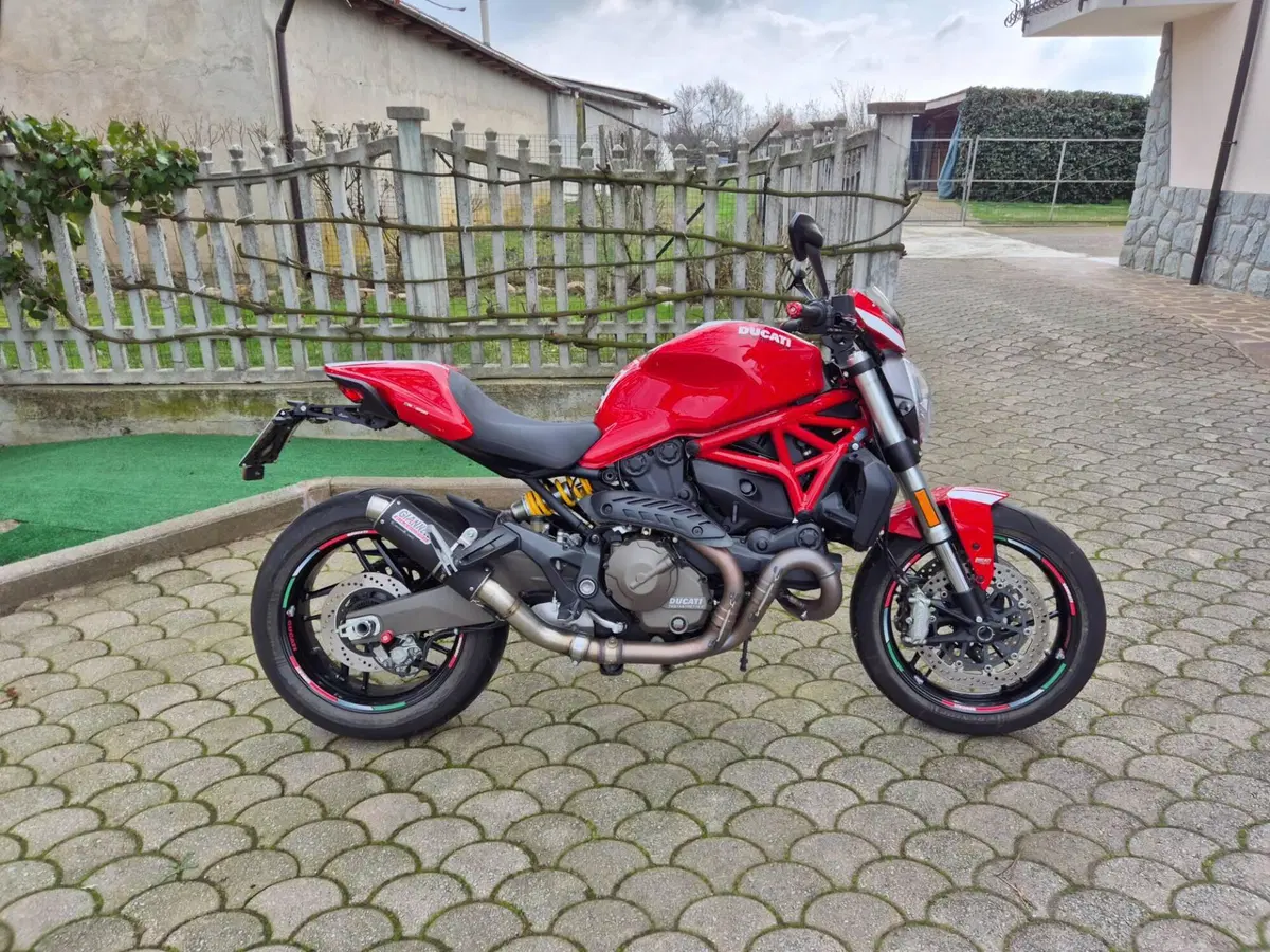 Ducati Monster 821 Stripe ABS (2015 - 17)