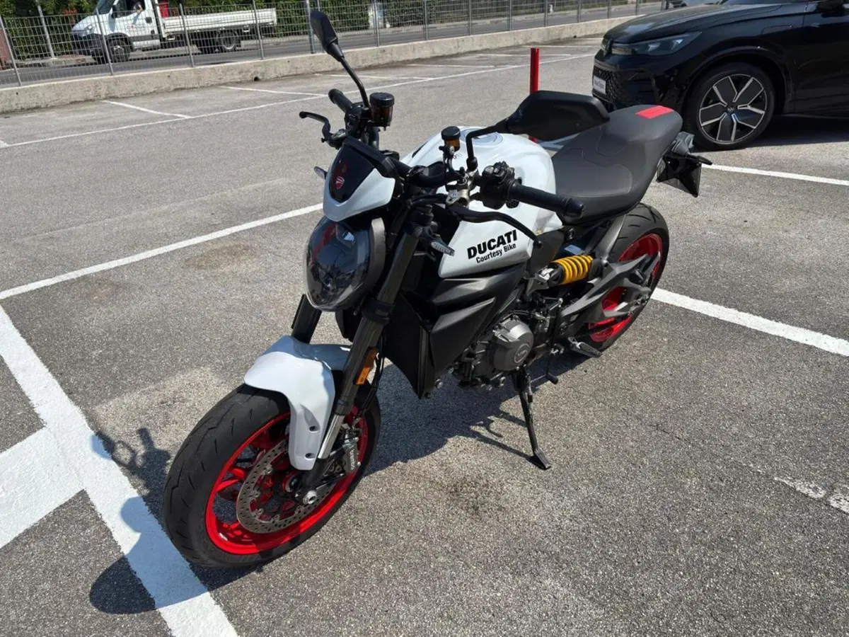 Ducati Monster 890 + (2026) (4)