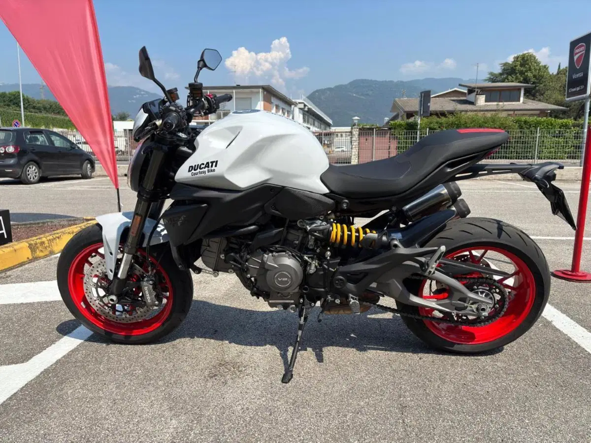 Ducati Monster 890 + (2026) (5)