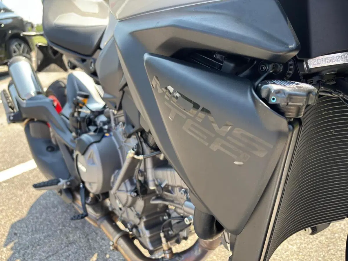 Ducati Monster 890 + (2026) (8)