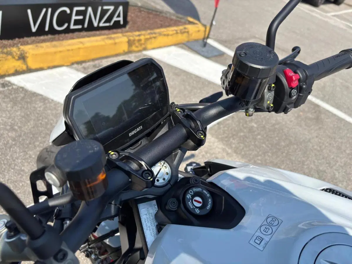 Ducati Monster 890 + (2026) (15)